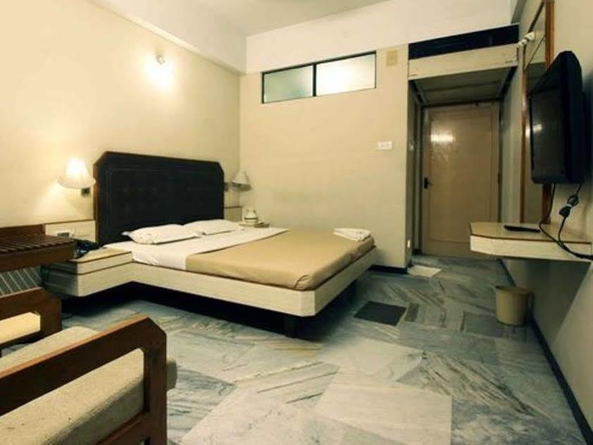 Hotel Padmam Madurai Ngoại thất bức ảnh