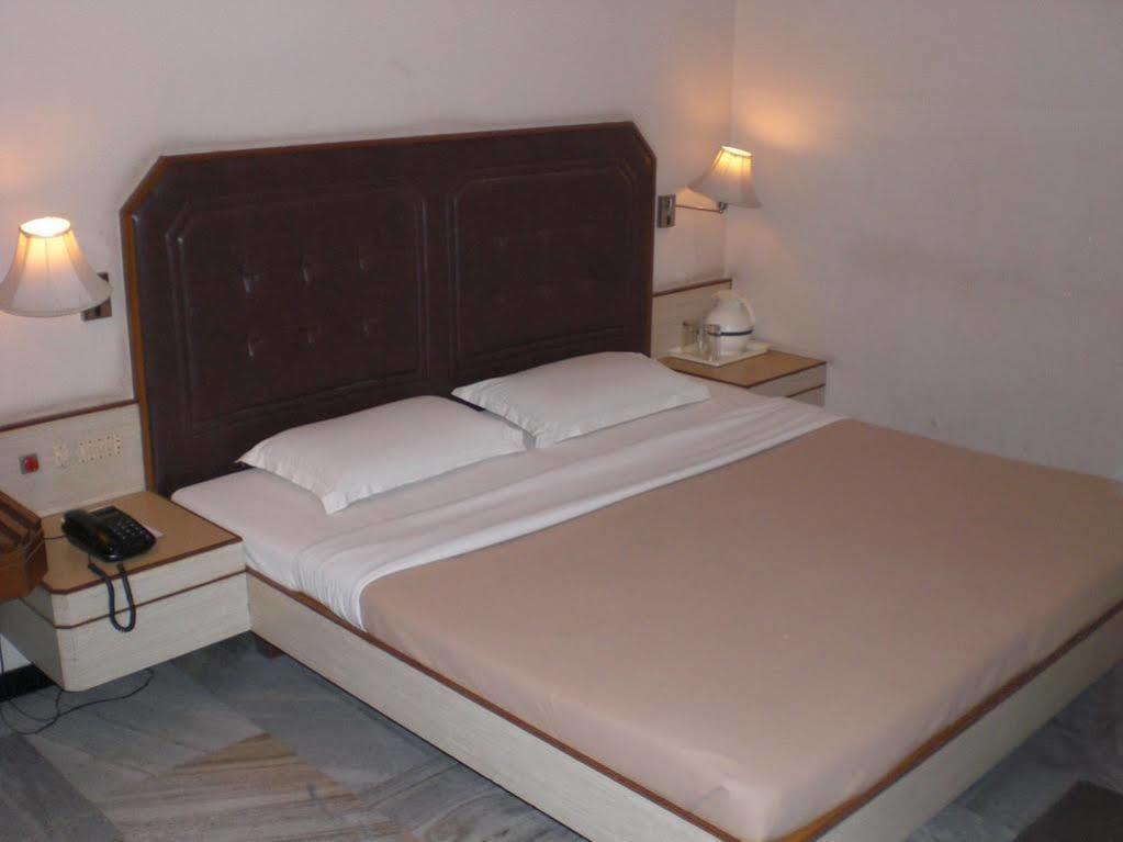 Hotel Padmam Madurai Ngoại thất bức ảnh