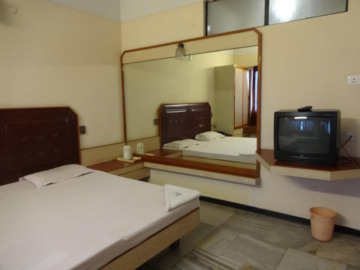 Hotel Padmam Madurai Ngoại thất bức ảnh