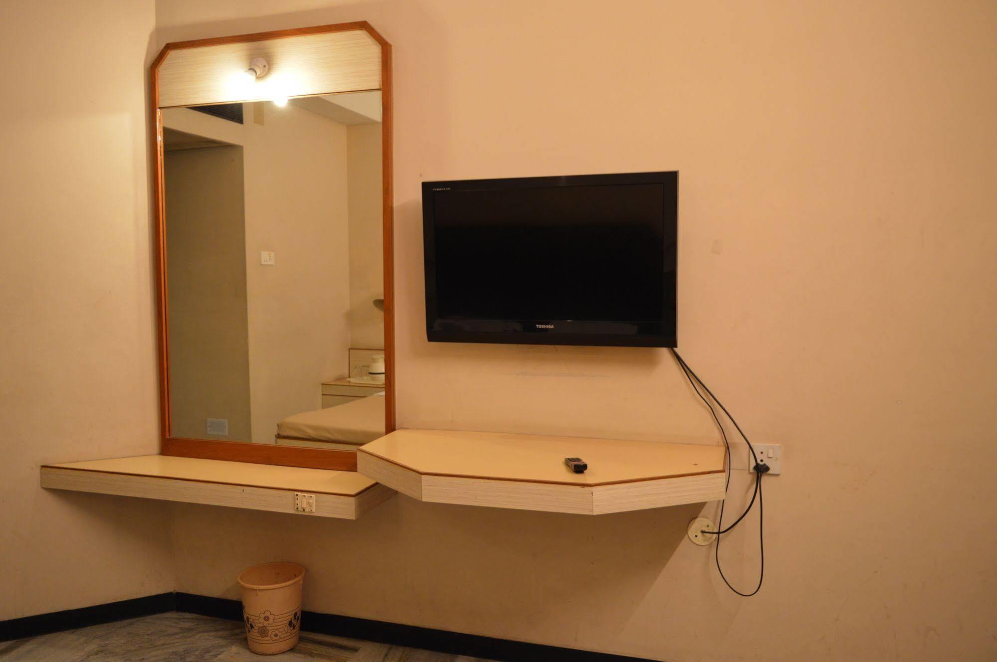 Hotel Padmam Madurai Ngoại thất bức ảnh
