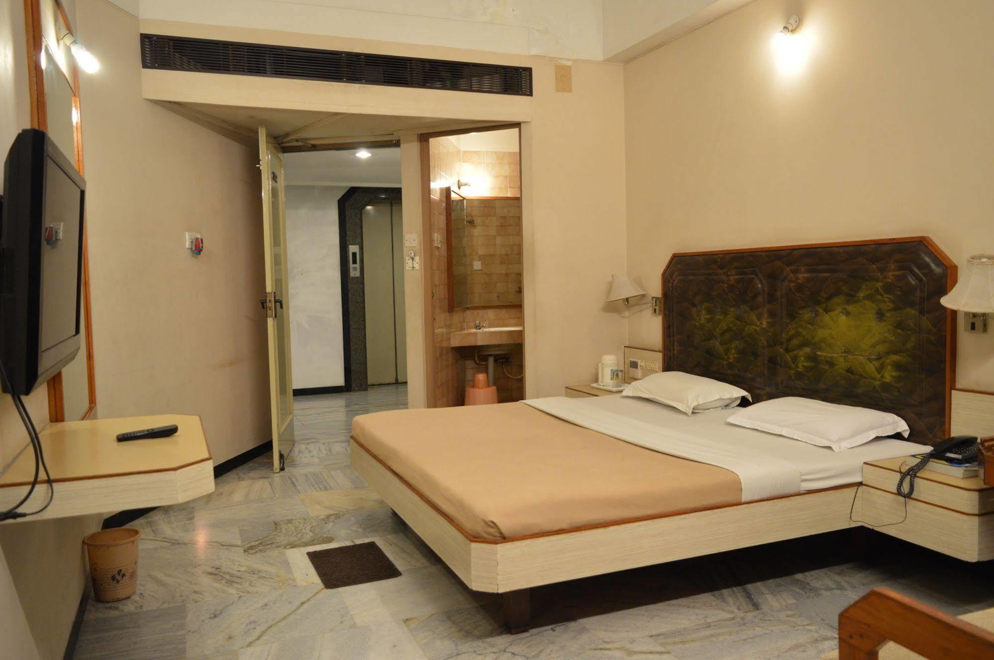 Hotel Padmam Madurai Ngoại thất bức ảnh