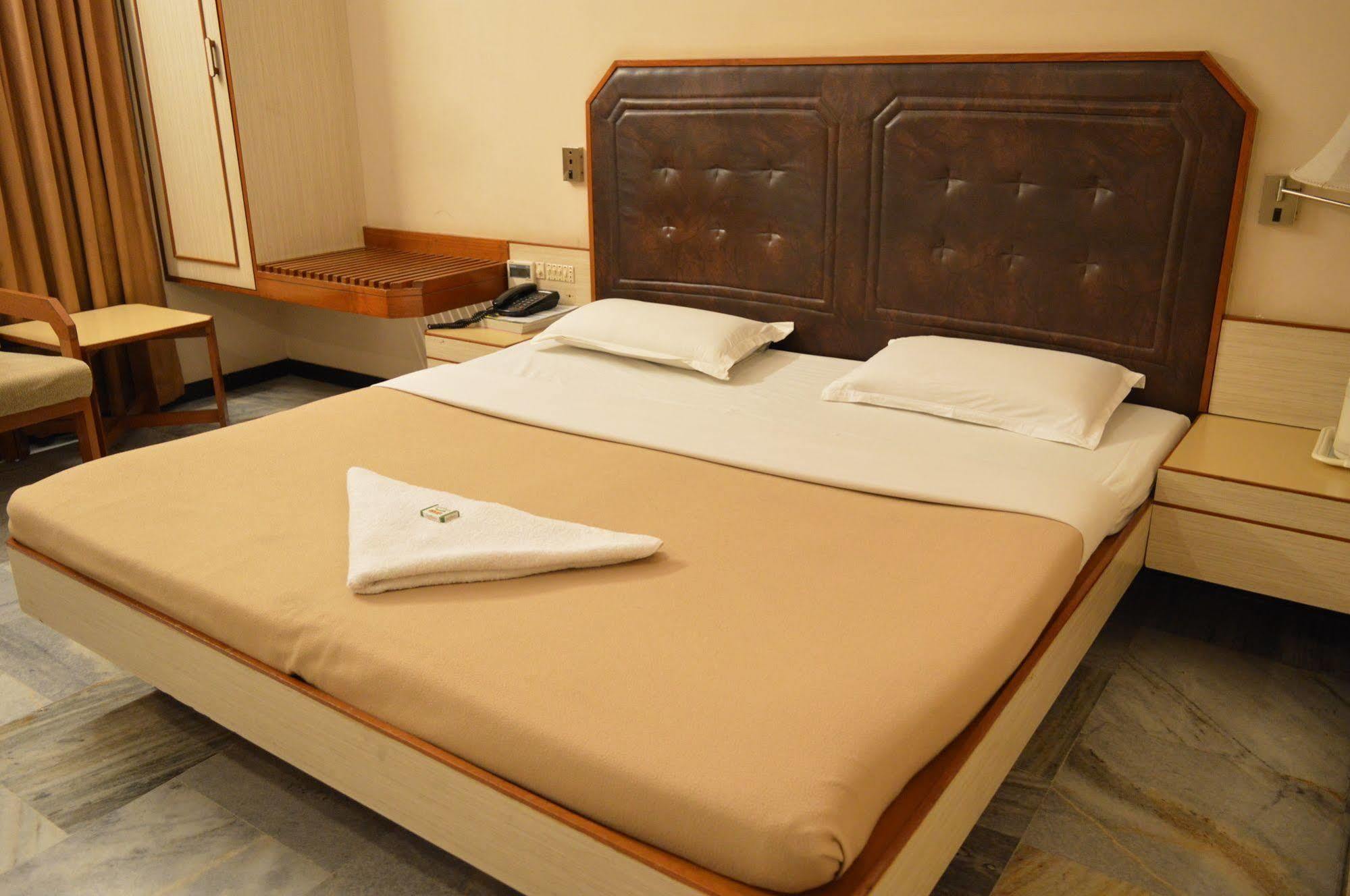 Hotel Padmam Madurai Ngoại thất bức ảnh
