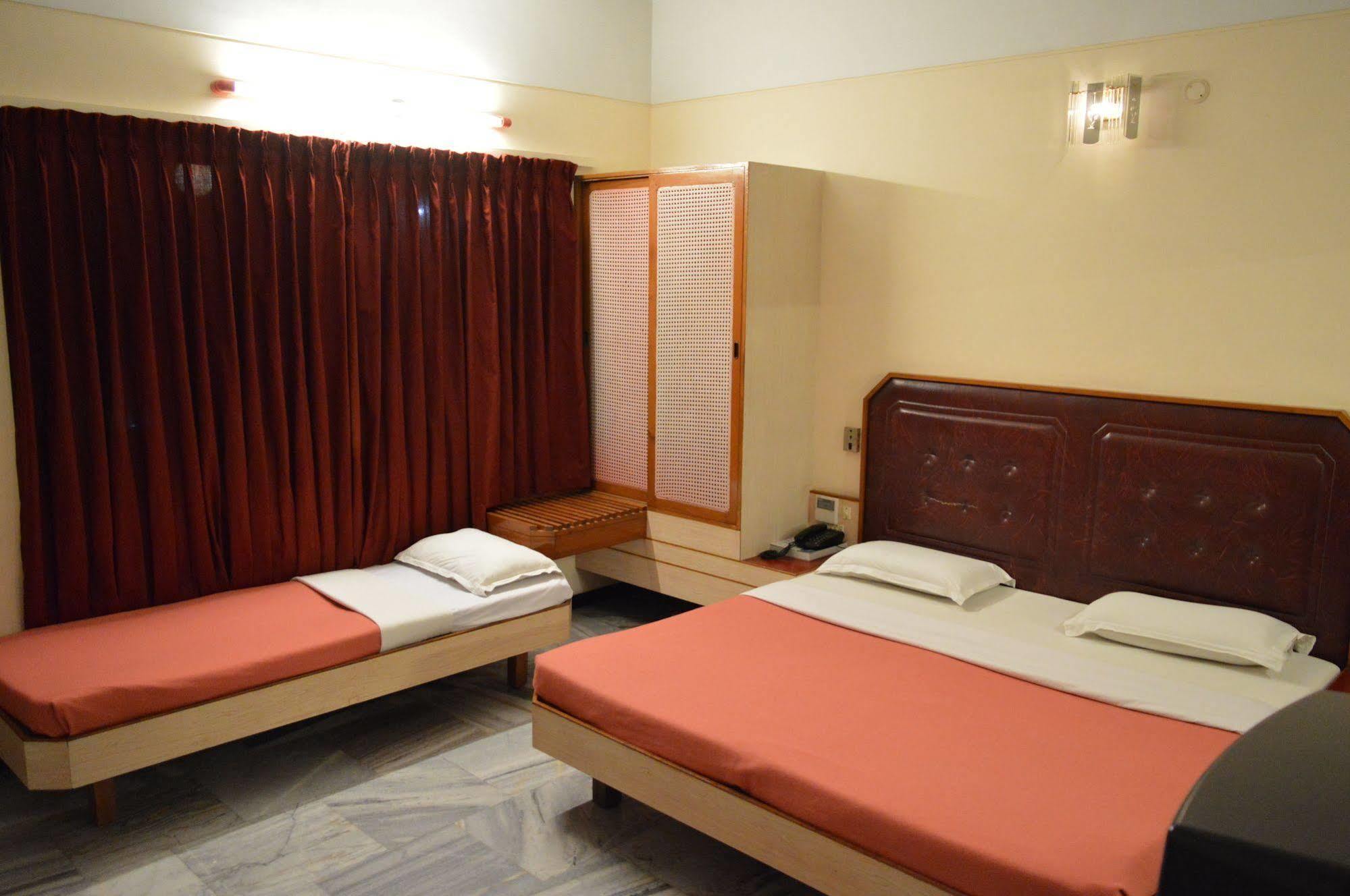 Hotel Padmam Madurai Ngoại thất bức ảnh